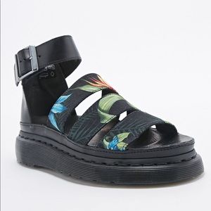 Dr. Martens Hawaiian print CLARISSA sandal ✨🌺✨🌺✨
